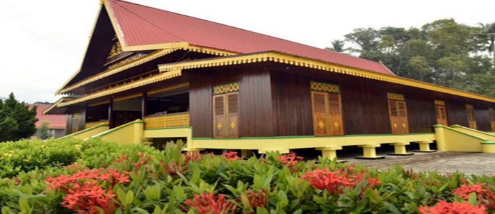 Desain Rumah Panggung Belah Bubung