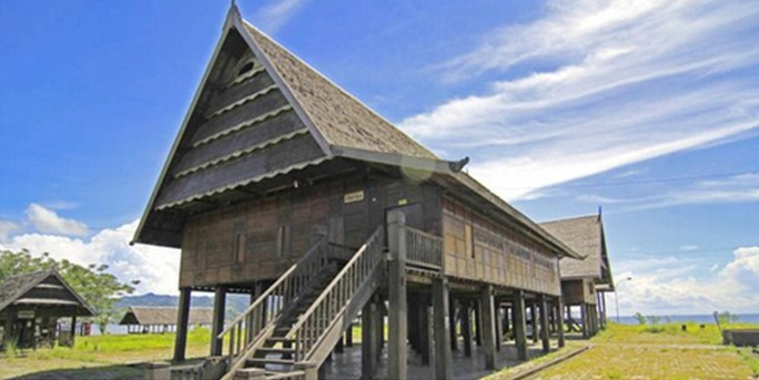 Rumah Panggung Mamuju