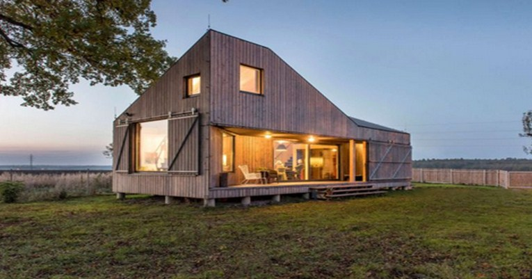 Desain Rumah Panggung All In Grey