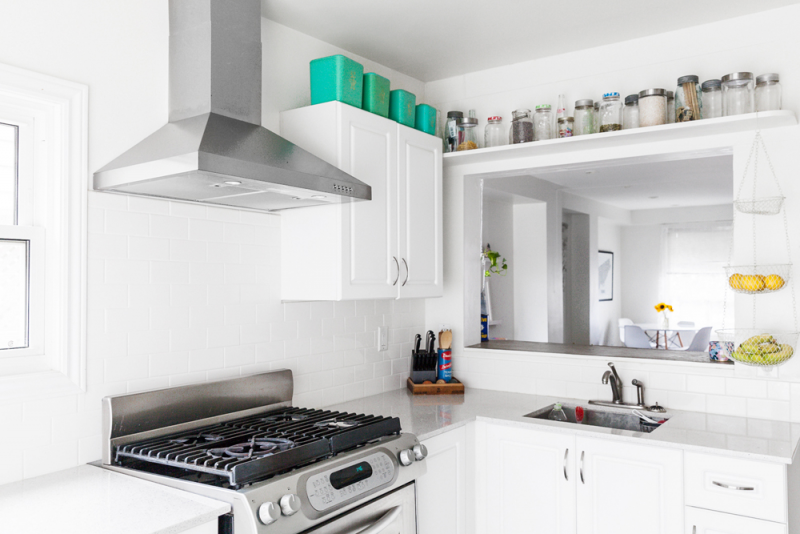 Pemilihan warna putih untuk dapur kecil