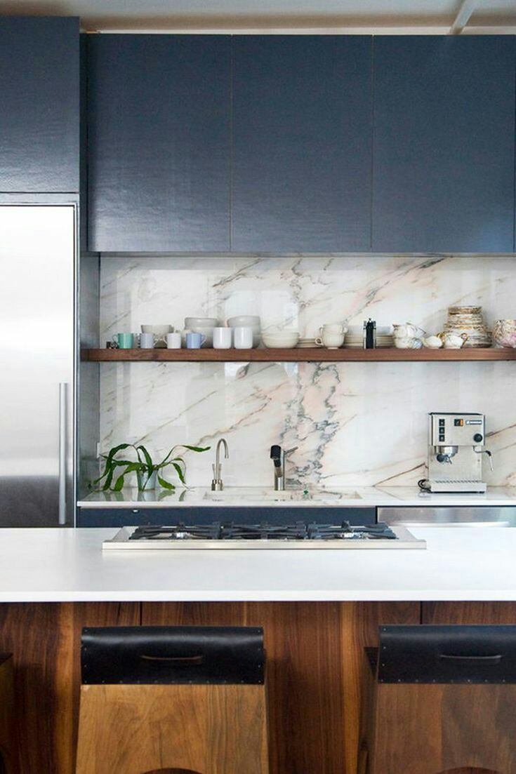 Pilih hiasan atau barang apa saja yang dapat ditaruh di sekitar dapur