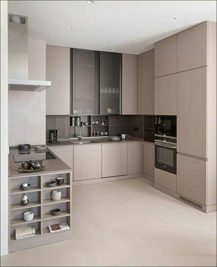 Pemilihan satu warna pada area dapur juga bisa memberikan kesan minimalis. Seperti kitchen set berwarna abu-abu ini. Namun untuk menghilangkan penampilan yang membosankan, beri beberapa hiasan yang dapat anda taruh di rak samping meja dapur