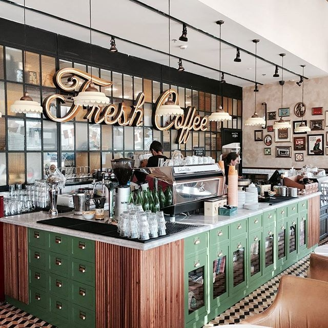 Desain interior bar cafe