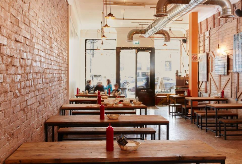 Interior cafe mini tempat nongkrong