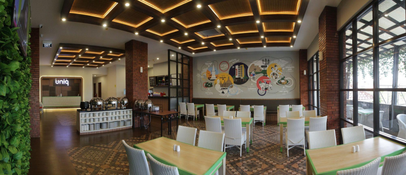 Desain interior atap cafe unik