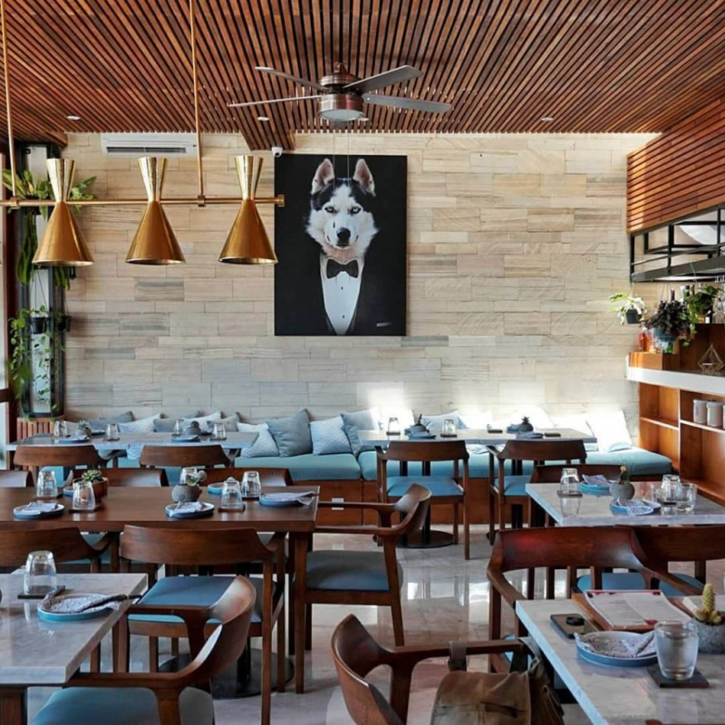 Desain interior cafe unik elegan