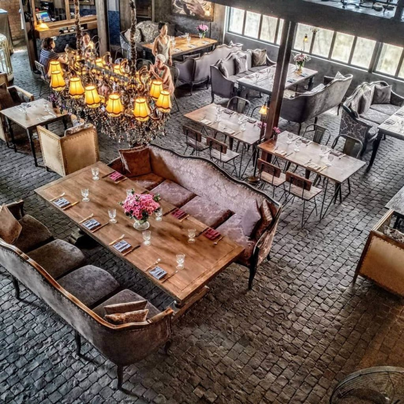 Desain interior cafe unik industri