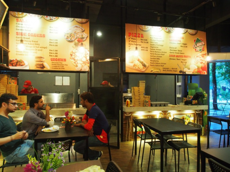 Desain interior cafe unik modern