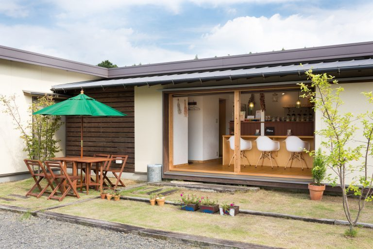 Desain Cafe Mini Sederhana Nuansa Pantai