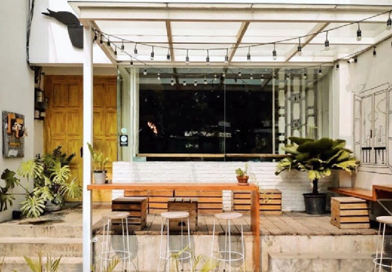 Desain cafe rumahan outdoor