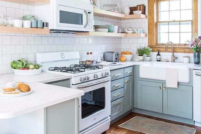 Hilangkan lemari atas untuk membuat dapur lebih luas