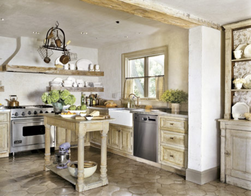 Aksen finishing vintage pada kayu di kitchen set di bawah ini sangat pas dipilih untuk anda yang ingin dapurnya terlihat lebih menarik terutama dengan desain yang mengarah ke tema pedesaan. Ditambah lagi peralatan yang terbuat dari perunggu sebagai pemanis yang bisa digantung di rak