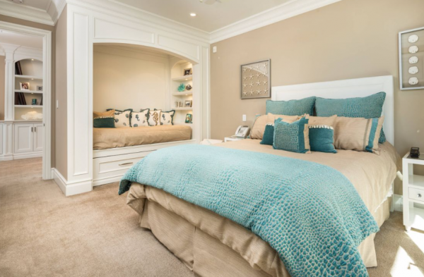 Sentuhan pasir dan tekstur alami