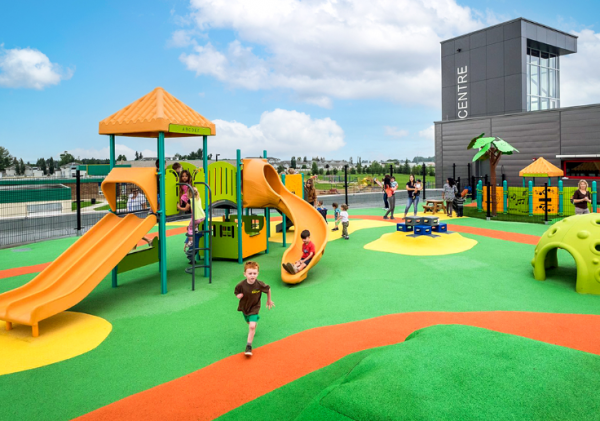 Taman atap dengan area bermain anak-anak