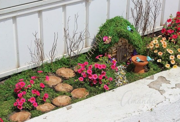 Taman kecil dengan taman miniatur