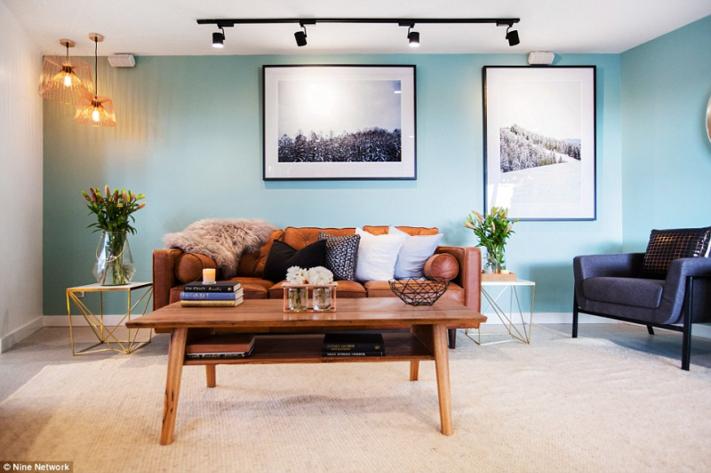 Warna cat ruang tamu biru yang sejuk