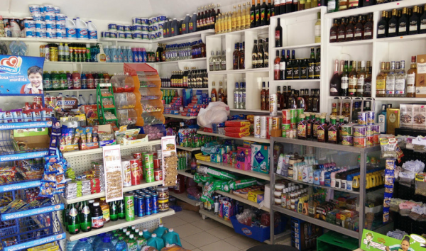 Toko Sembako Modern dengan Variasi Rak