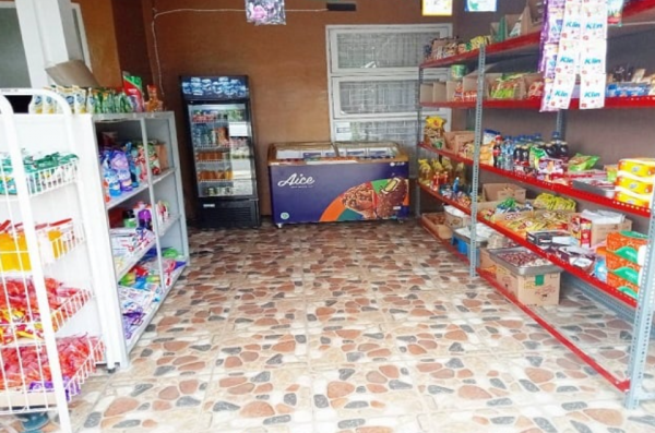 Toko Sembako Modern Tengah Kosong