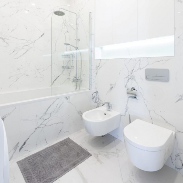 Kamar Mandi Minimalis Gaya Cerah