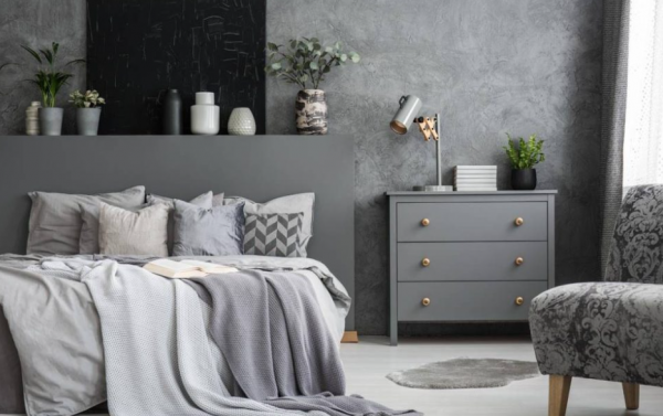 Kamar tidur dengan palet warna monokrom