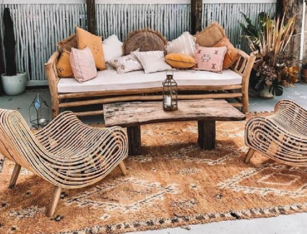 Teras dengan furnitur rotan