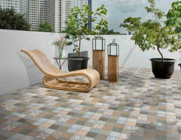 Teras dengan lantai ubin keramik