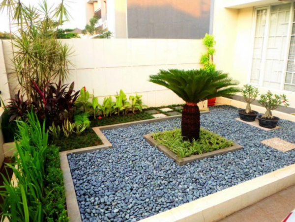 Teras dengan taman berbatu