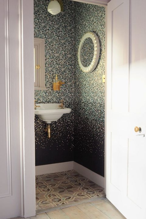 Contoh wallpaper dinding di kamar mandi