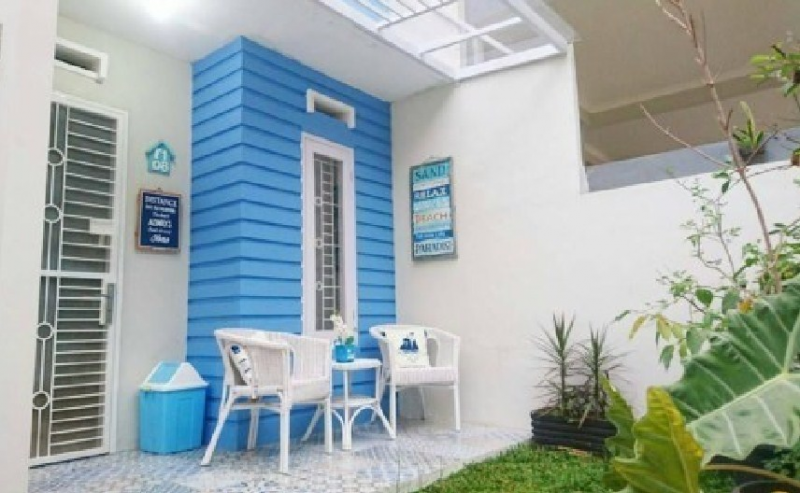 Warna Cat Teras Rumah Putih Biru