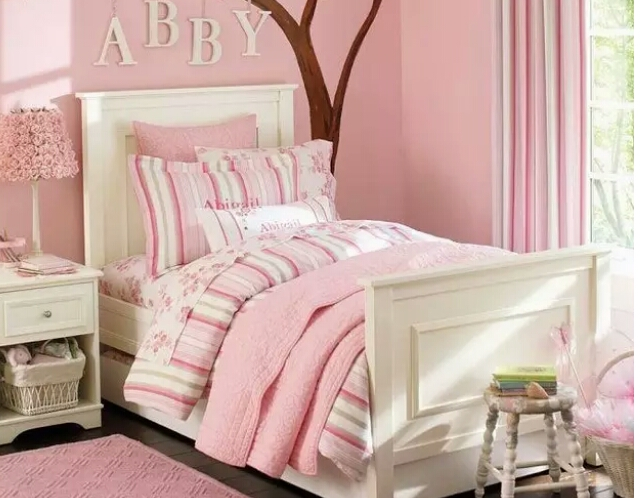 Cat dinding kamar anak kombinasi Pink muda dan Putih