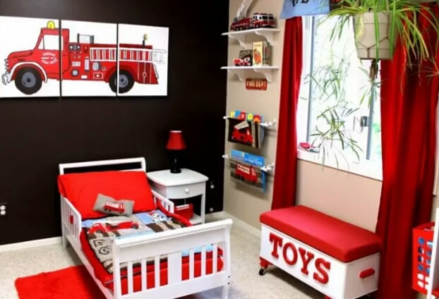 Cat kamar anak warna hitam merah putih minimalis
