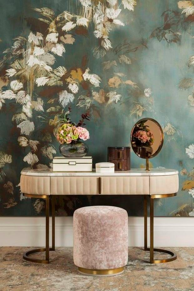 Wallpaper Dinding Ruang Tamu motif lukisan abstrak