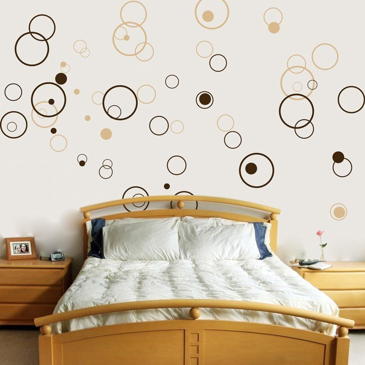 Desain dinding kamar polkadot