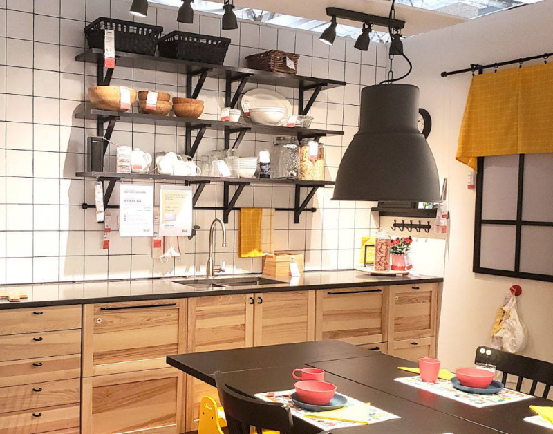 Gambar Hiasan Dinding Rak Kayu di Dapur