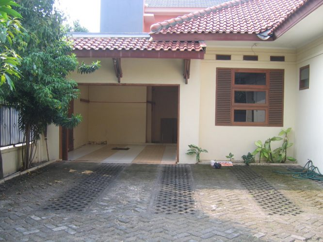 Garasi samping minimalis untuk rumah Letter L