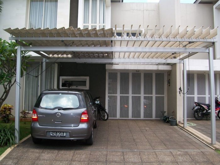 Gunakan atap garasi yang bisa diatur cahaya serapnya agar makin cantik