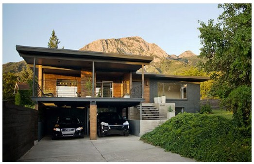 Lantai satu untuk garasi lantai dua tempat tinggal