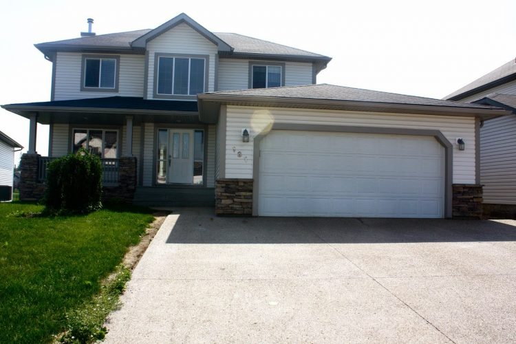 Garasi Membelankangi Rumah