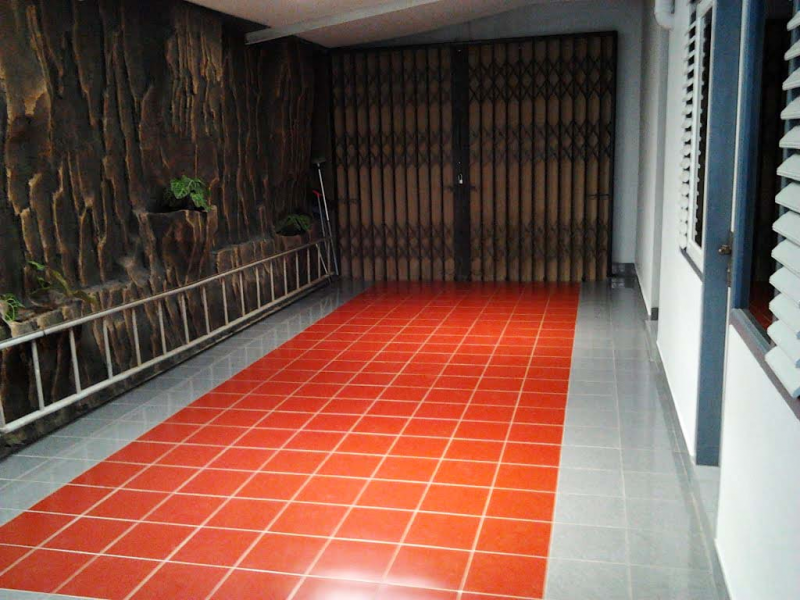 Open Room Garasi dengan Ornamen