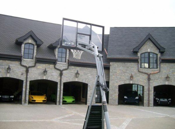 Garasi Kompleks Material Batu klasik