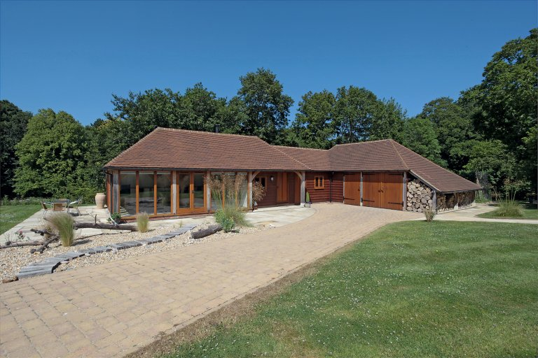 Garasi pada Rumah atap joglo