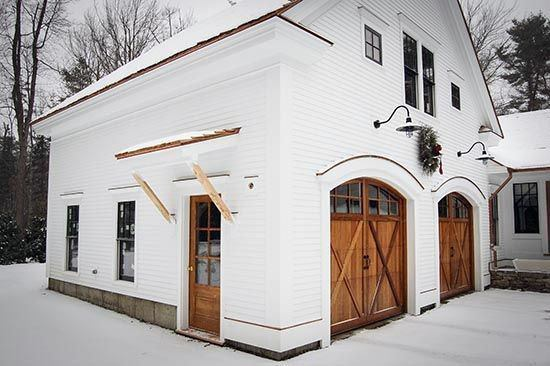 Garasi Model Full White fancy