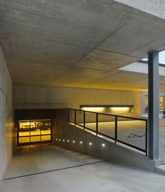 Garasi Underground pintu kaca