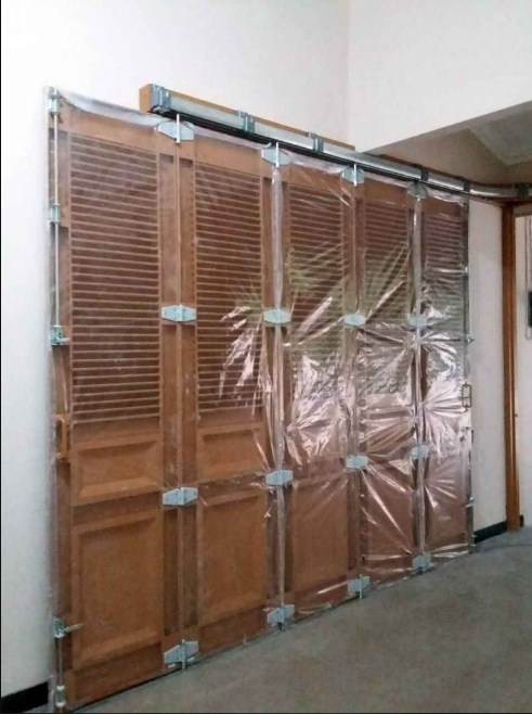 Contoh pintu garasi kayu