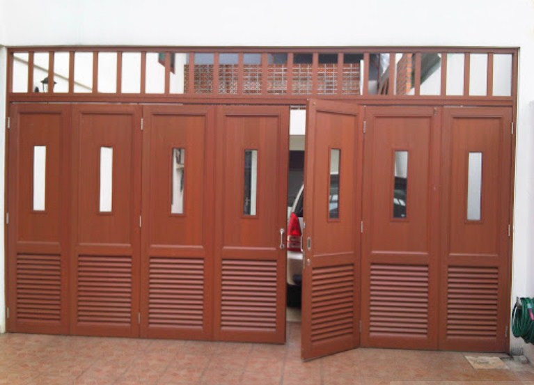 Gambar pintu garasi dari kayu