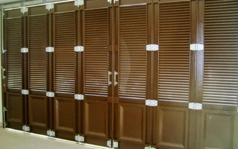 Gambar pintu garasi kayu lipat