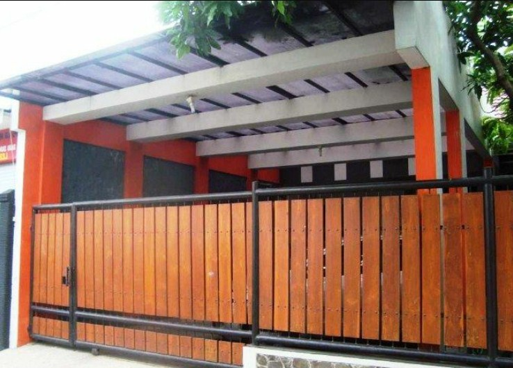 Model pintu garasi kayu kombinasi besi