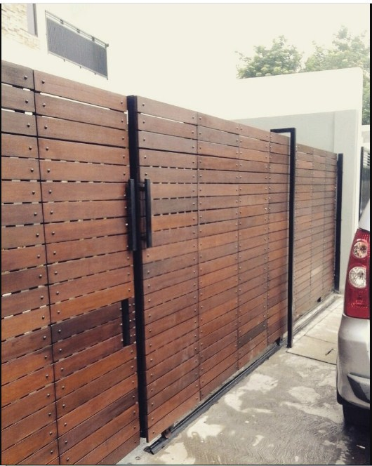 Model pintu garasi kayu untuk pagar rumah