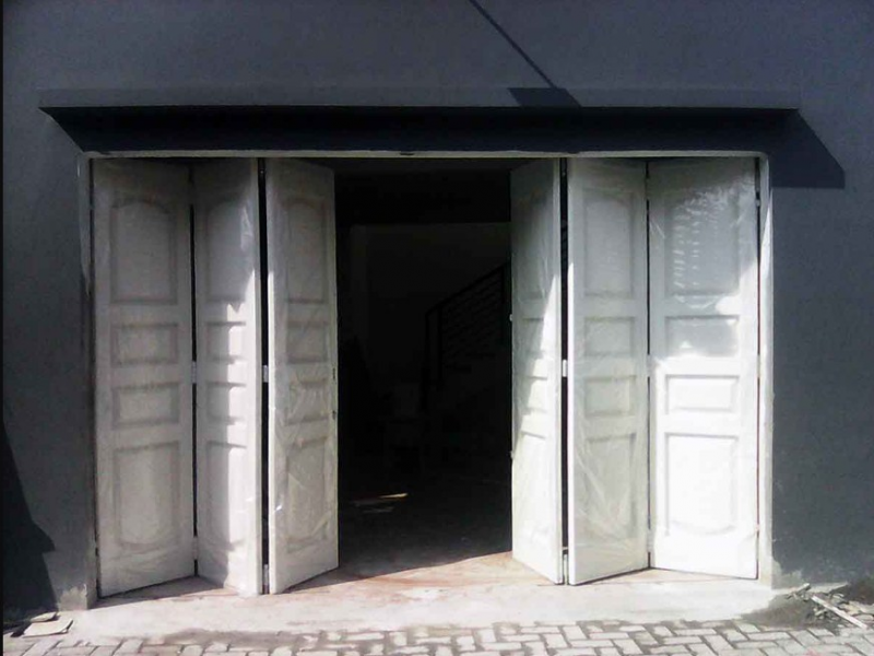 Pintu garasi kayu sliding