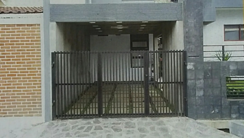 Contoh Garasi Mobil Tertutup Desain Sederhana